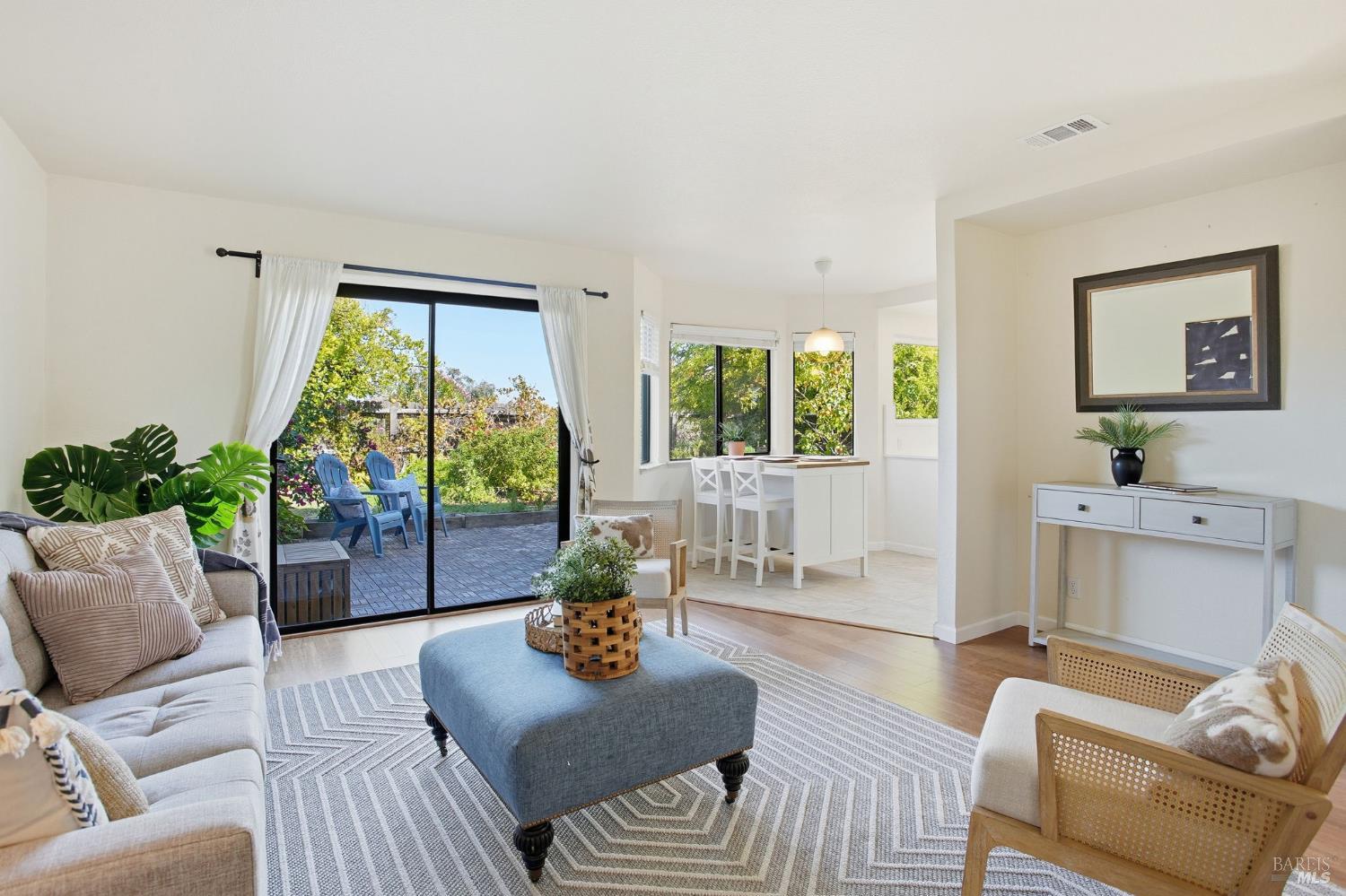 Detail Gallery Image 17 of 43 For 2420 Top Gallant Ct, Fairfield,  CA 94534 - 4 Beds | 2/1 Baths