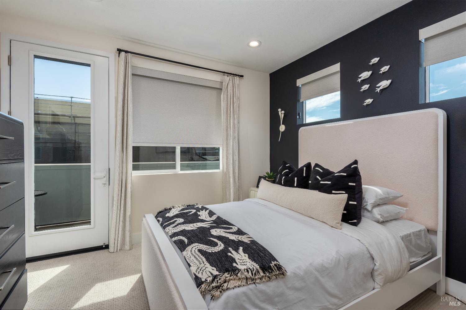 Detail Gallery Image 2 of 5 For 247 Montague Expressway Unkn, Milpitas,  CA 95035 - 2 Beds | 2 Baths