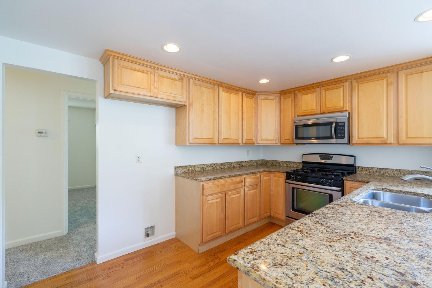 Detail Gallery Image 22 of 64 For 4248 Leafwood Cir, Santa Rosa,  CA 95405 - 3 Beds | 2 Baths