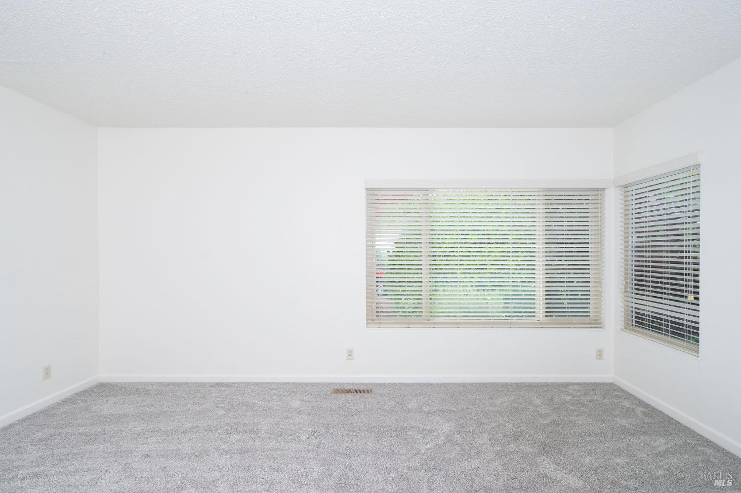 Detail Gallery Image 18 of 64 For 4248 Leafwood Cir, Santa Rosa,  CA 95405 - 3 Beds | 2 Baths