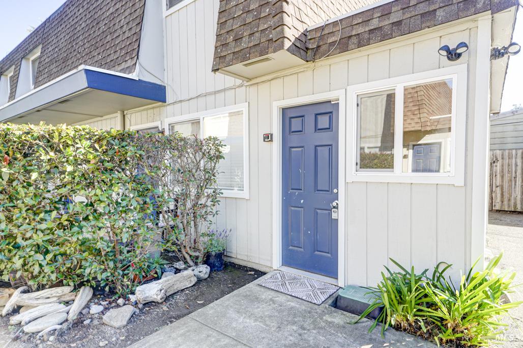 Detail Gallery Image 9 of 11 For 722 Orchard St, Santa Rosa,  CA 95404 - – Beds | – Baths