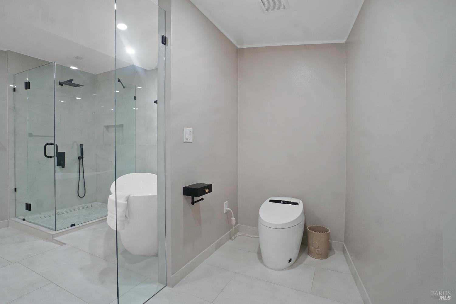 Detail Gallery Image 13 of 34 For 3330 Monterey Blvd, Oakland,  CA 94602 - 5 Beds | 3/1 Baths