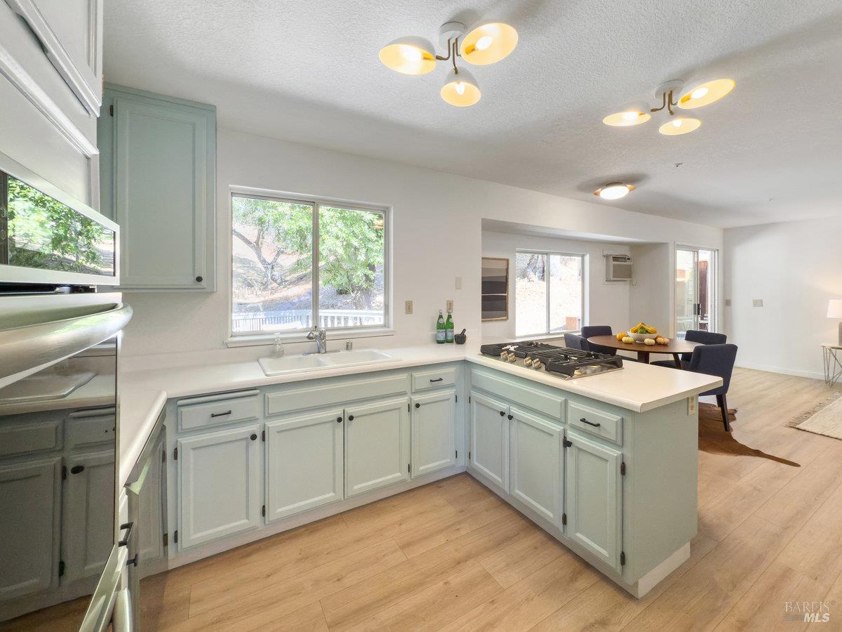 Detail Gallery Image 10 of 47 For 213 Deborah Ct, Novato,  CA 94949 - 4 Beds | 3 Baths