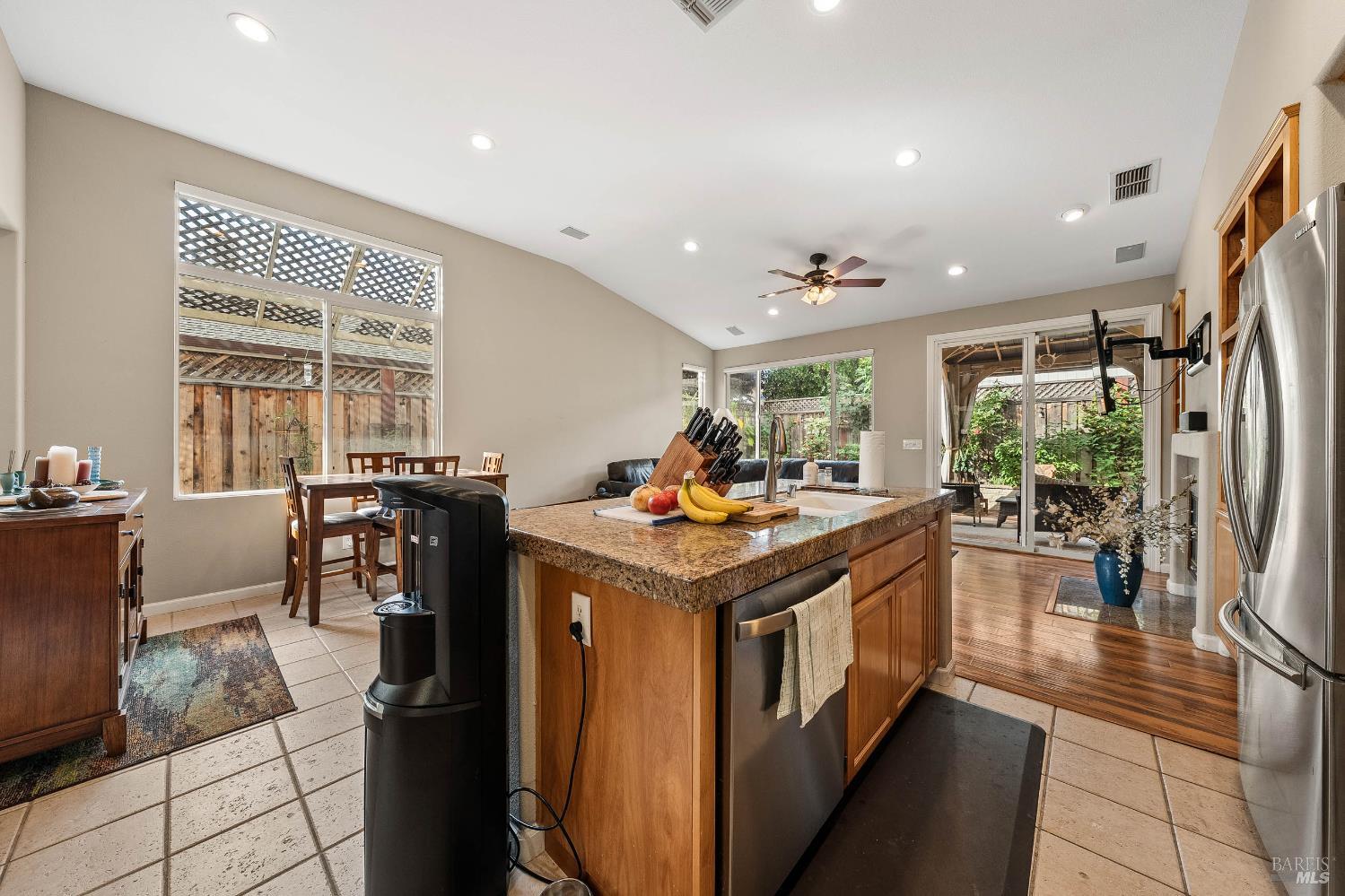 Detail Gallery Image 21 of 59 For 2545 Thistle Creek St, Santa Rosa,  CA 95404 - 3 Beds | 2 Baths