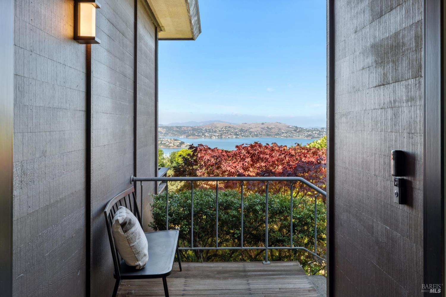 Detail Gallery Image 11 of 68 For 20 Crecienta Dr, Sausalito,  CA 94965 - 3 Beds | 2 Baths