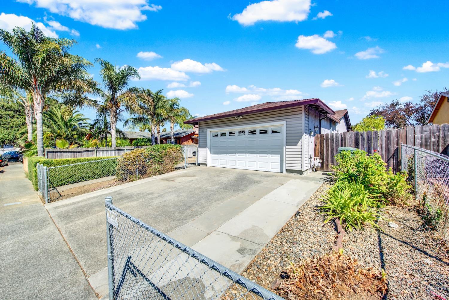 Detail Gallery Image 2 of 28 For 224 De Paul Dr, Vallejo,  CA 94589 - 4 Beds | 2 Baths