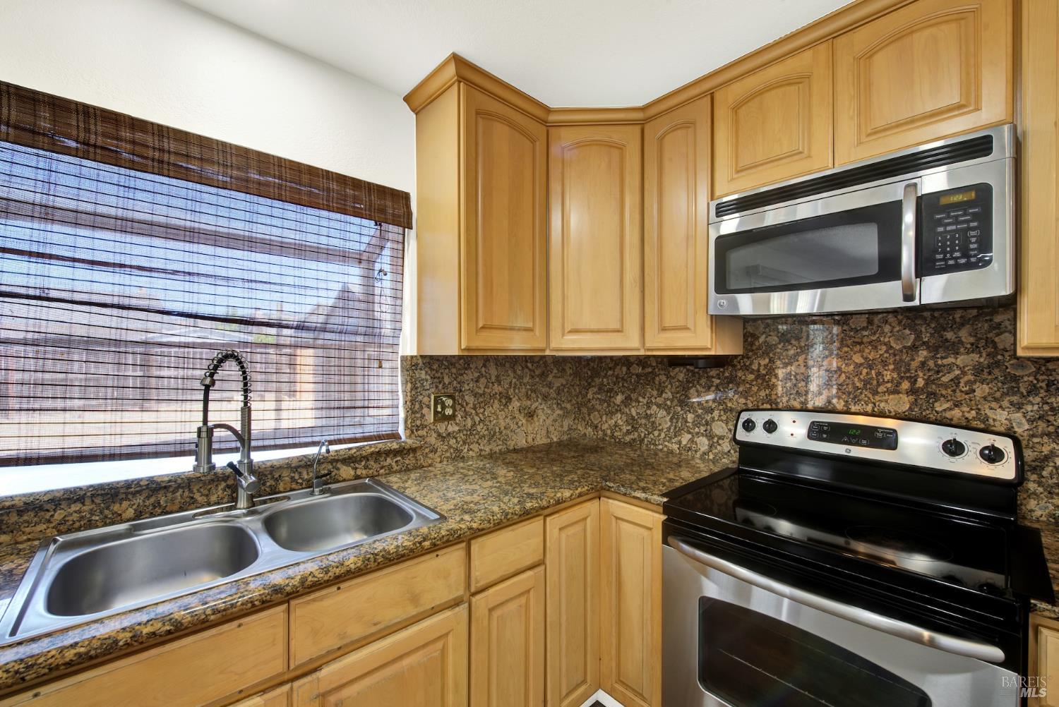 Detail Gallery Image 10 of 28 For 224 De Paul Dr, Vallejo,  CA 94589 - 4 Beds | 2 Baths