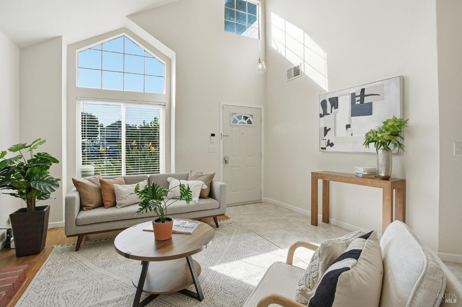 Detail Gallery Image 6 of 43 For 2420 Top Gallant Ct, Fairfield,  CA 94534 - 4 Beds | 2/1 Baths