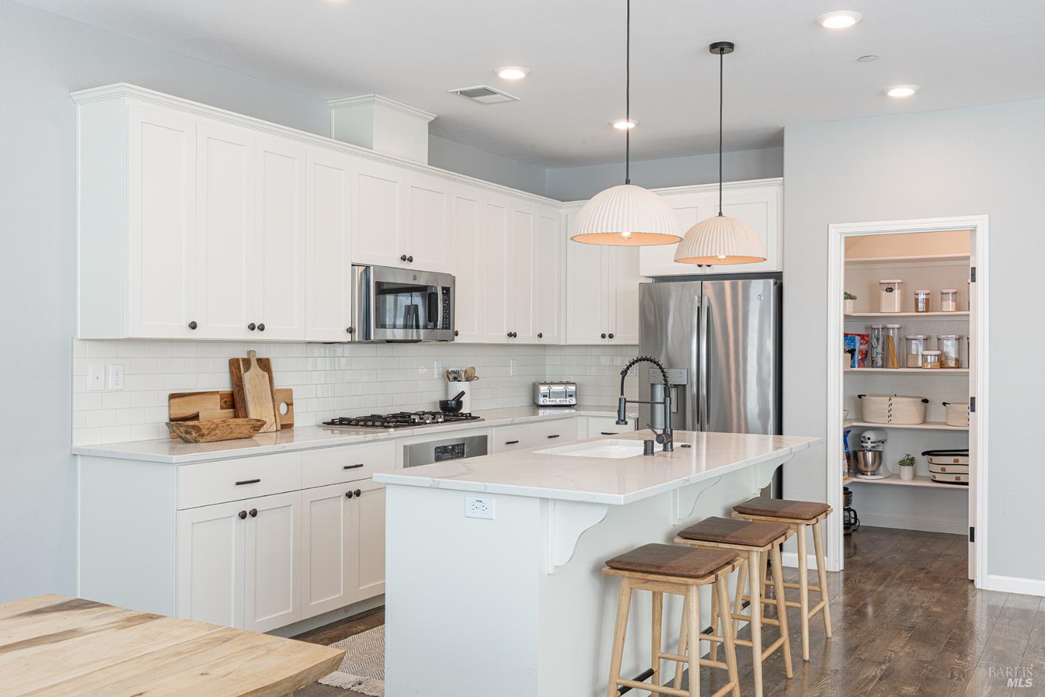 Detail Gallery Image 15 of 49 For 1617 Wildflower Way, Rohnert Park,  CA 94928 - 4 Beds | 2/1 Baths