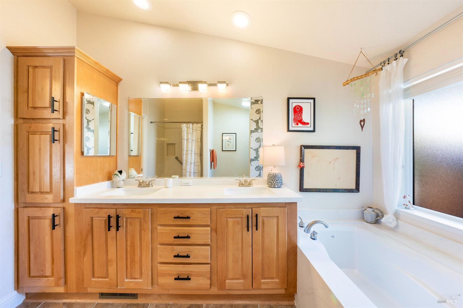 Detail Gallery Image 18 of 28 For 56 Laguna Seca Ct, Saint Helena,  CA 94574 - 3 Beds | 2 Baths