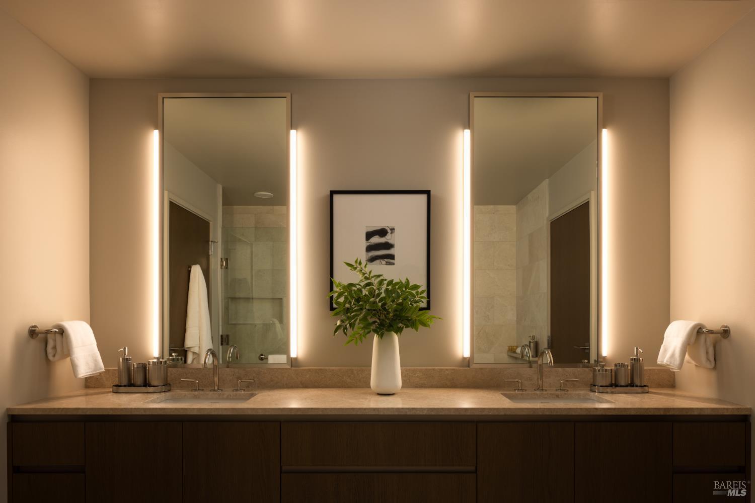 Detail Gallery Image 3 of 9 For 151 Sawmilll Cir #201,  Healdsburg,  CA 95448 - 1 Beds | 2 Baths