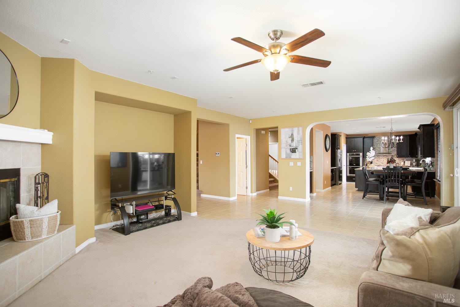 Detail Gallery Image 15 of 68 For 1440 Folsom Downs Cir, Dixon,  CA 95620 - 5 Beds | 3/1 Baths