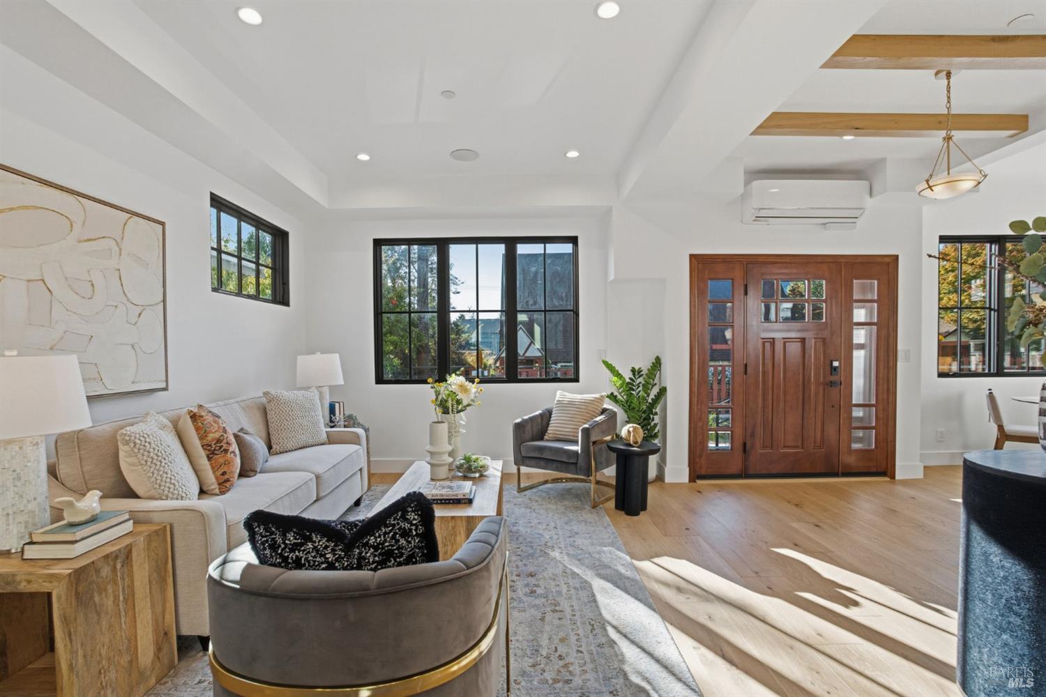 Detail Gallery Image 6 of 34 For 3021 Bateman St, Berkeley,  CA 94705 - 3 Beds | 2/1 Baths