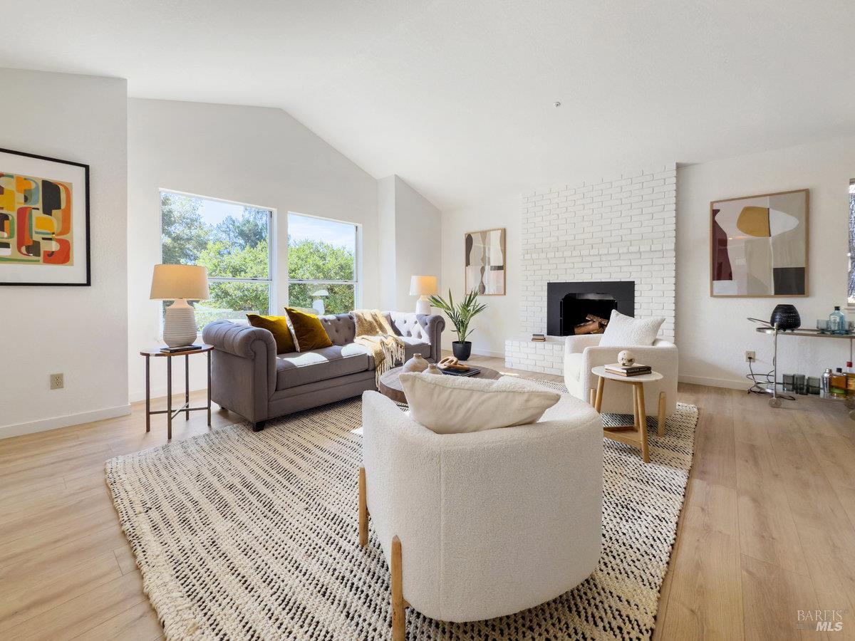 Detail Gallery Image 4 of 47 For 213 Deborah Ct, Novato,  CA 94949 - 4 Beds | 3 Baths