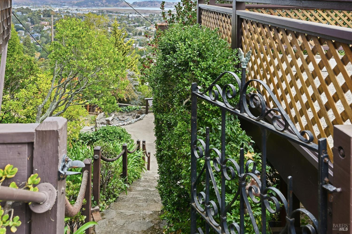 Detail Gallery Image 20 of 43 For 666 Redwood Ave, Corte Madera,  CA 94925 - 3 Beds | 2 Baths