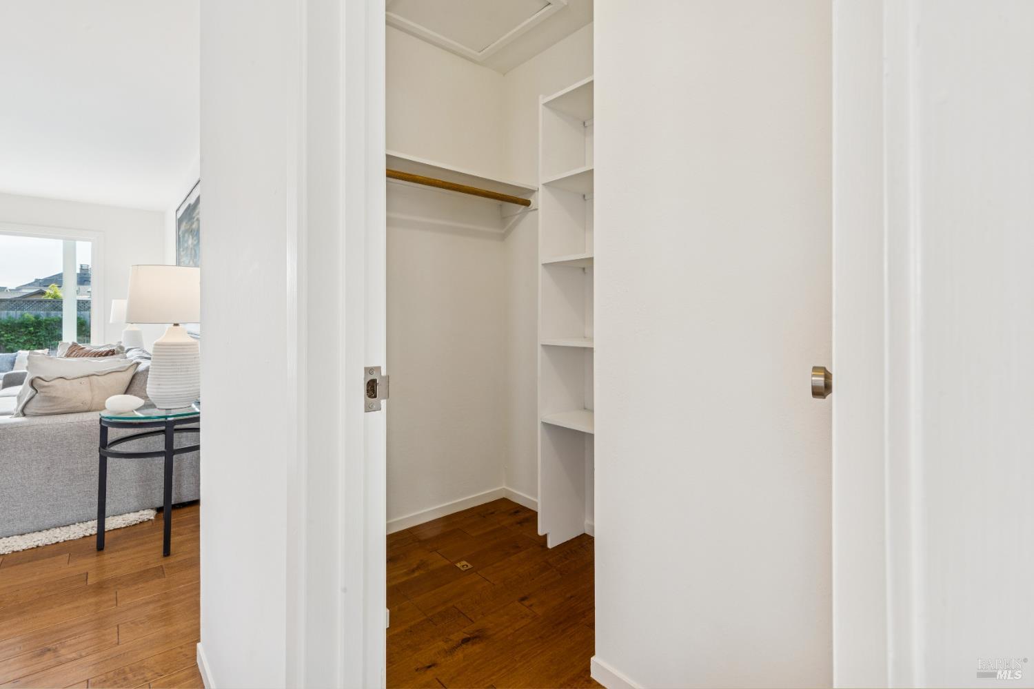 Detail Gallery Image 13 of 57 For 24 Bonnie Banks Way, San Rafael,  CA 94901 - 4 Beds | 3/1 Baths