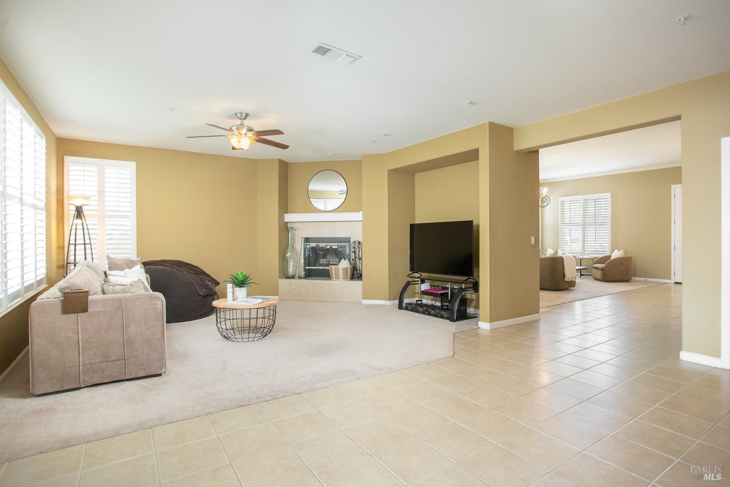 Detail Gallery Image 12 of 68 For 1440 Folsom Downs Cir, Dixon,  CA 95620 - 5 Beds | 3/1 Baths