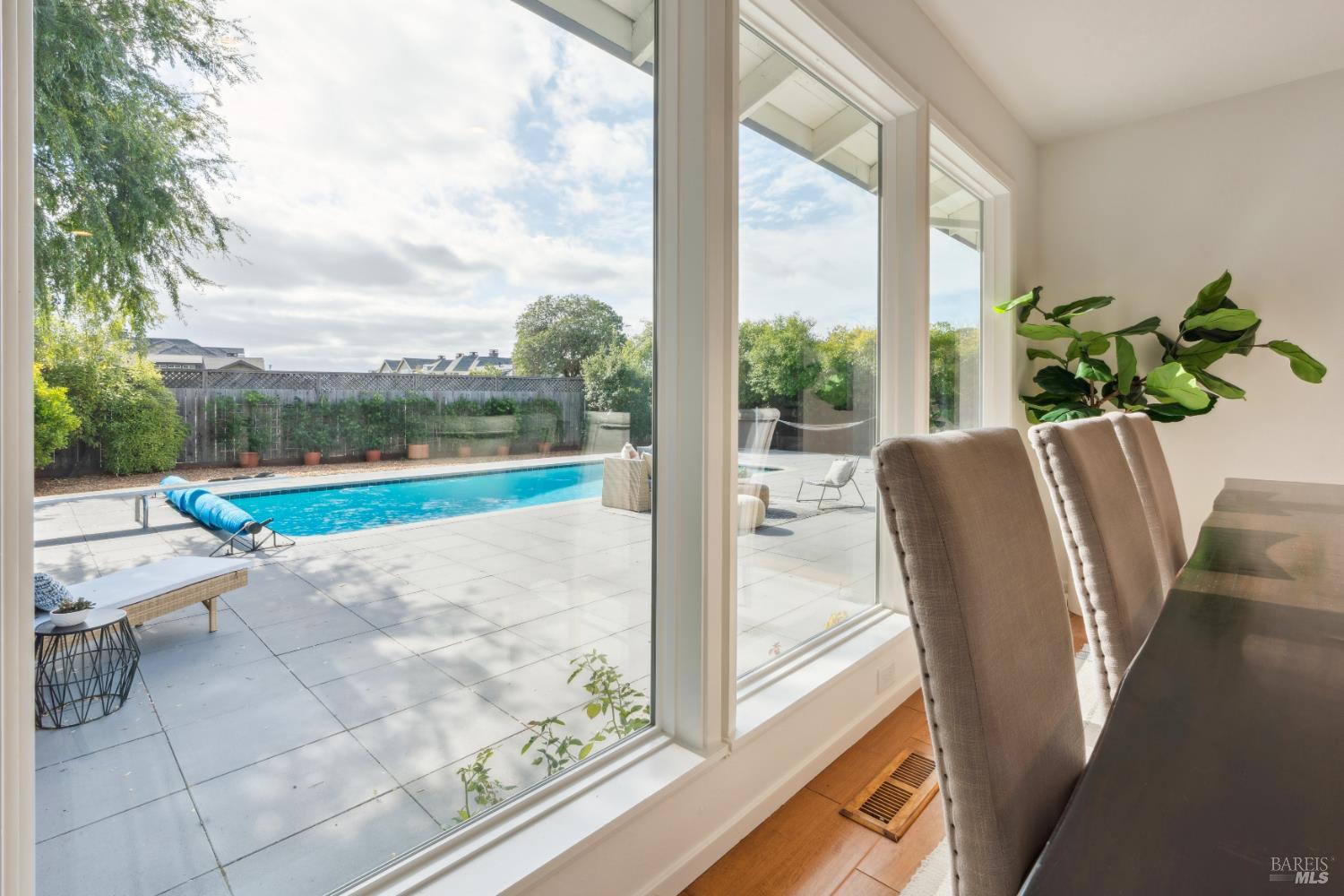 Detail Gallery Image 20 of 57 For 24 Bonnie Banks Way, San Rafael,  CA 94901 - 4 Beds | 3/1 Baths