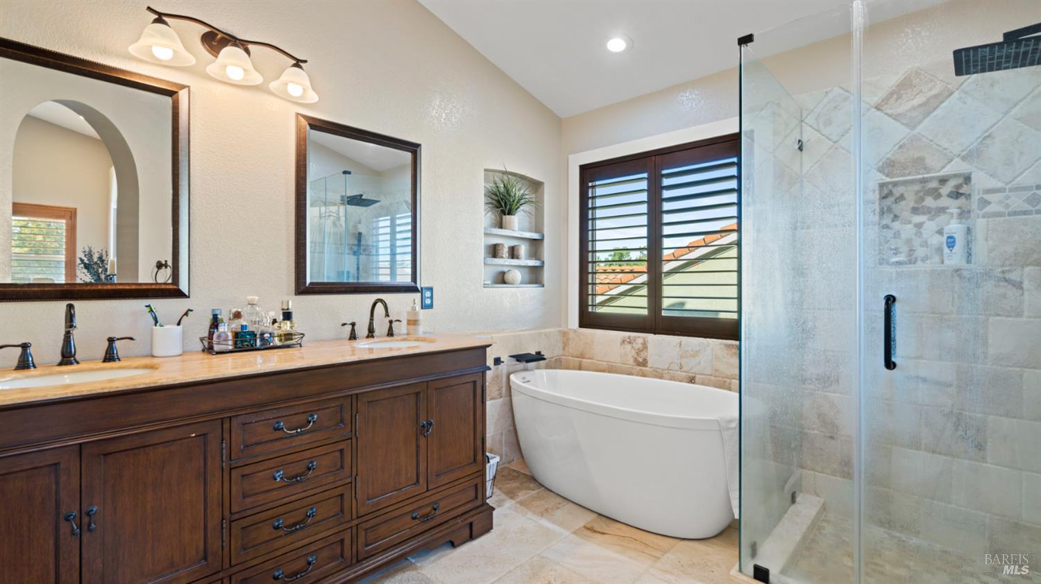 Detail Gallery Image 16 of 34 For 854 Owl Cir, Vacaville,  CA 95687 - 4 Beds | 3 Baths