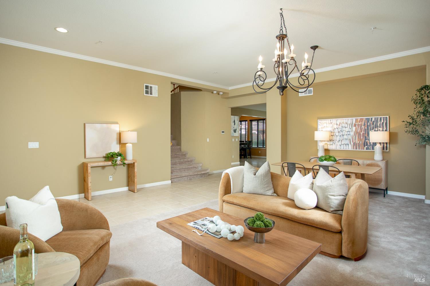 Detail Gallery Image 10 of 68 For 1440 Folsom Downs Cir, Dixon,  CA 95620 - 5 Beds | 3/1 Baths