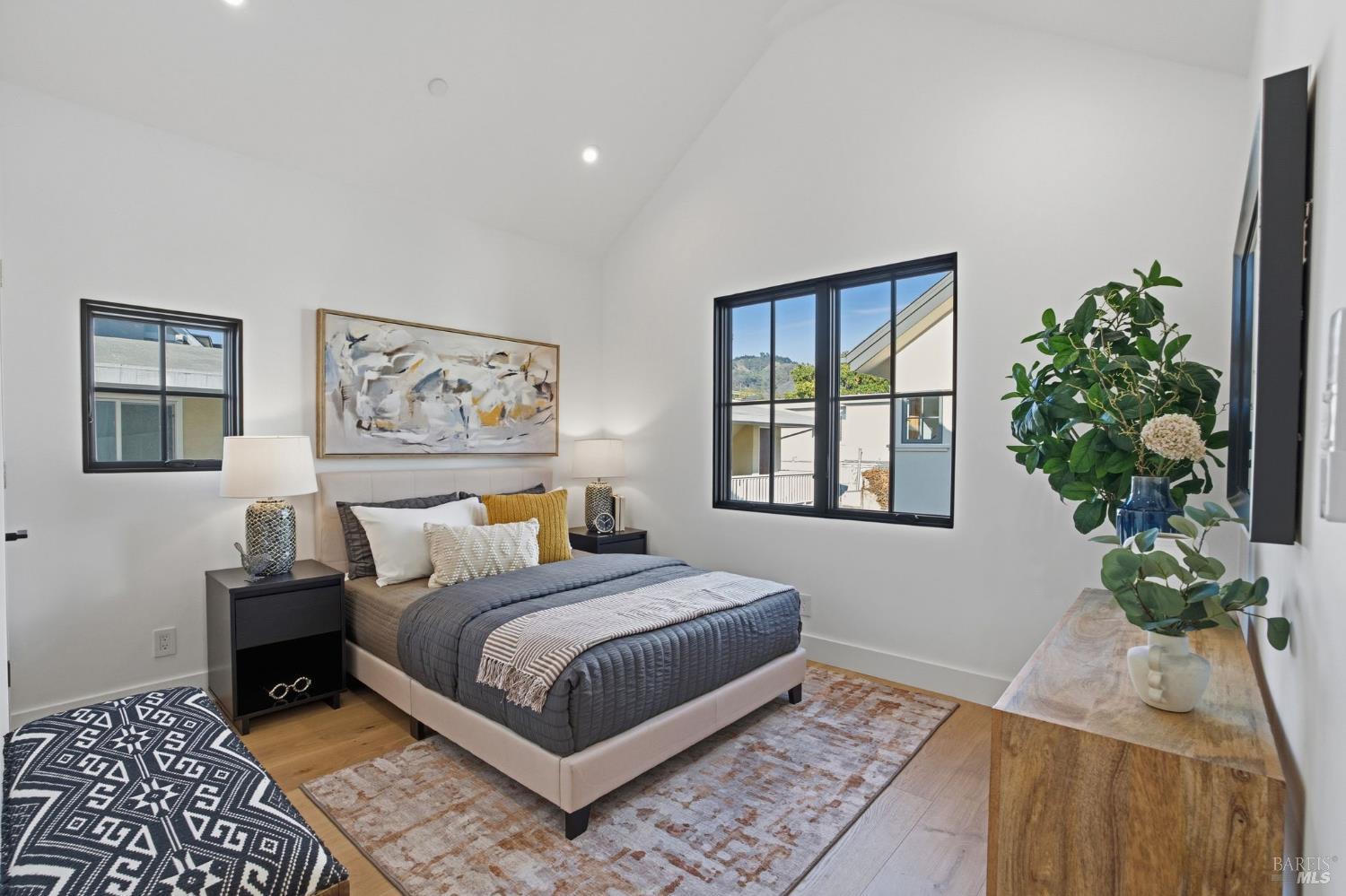 Detail Gallery Image 24 of 34 For 3021 Bateman St, Berkeley,  CA 94705 - 3 Beds | 2/1 Baths