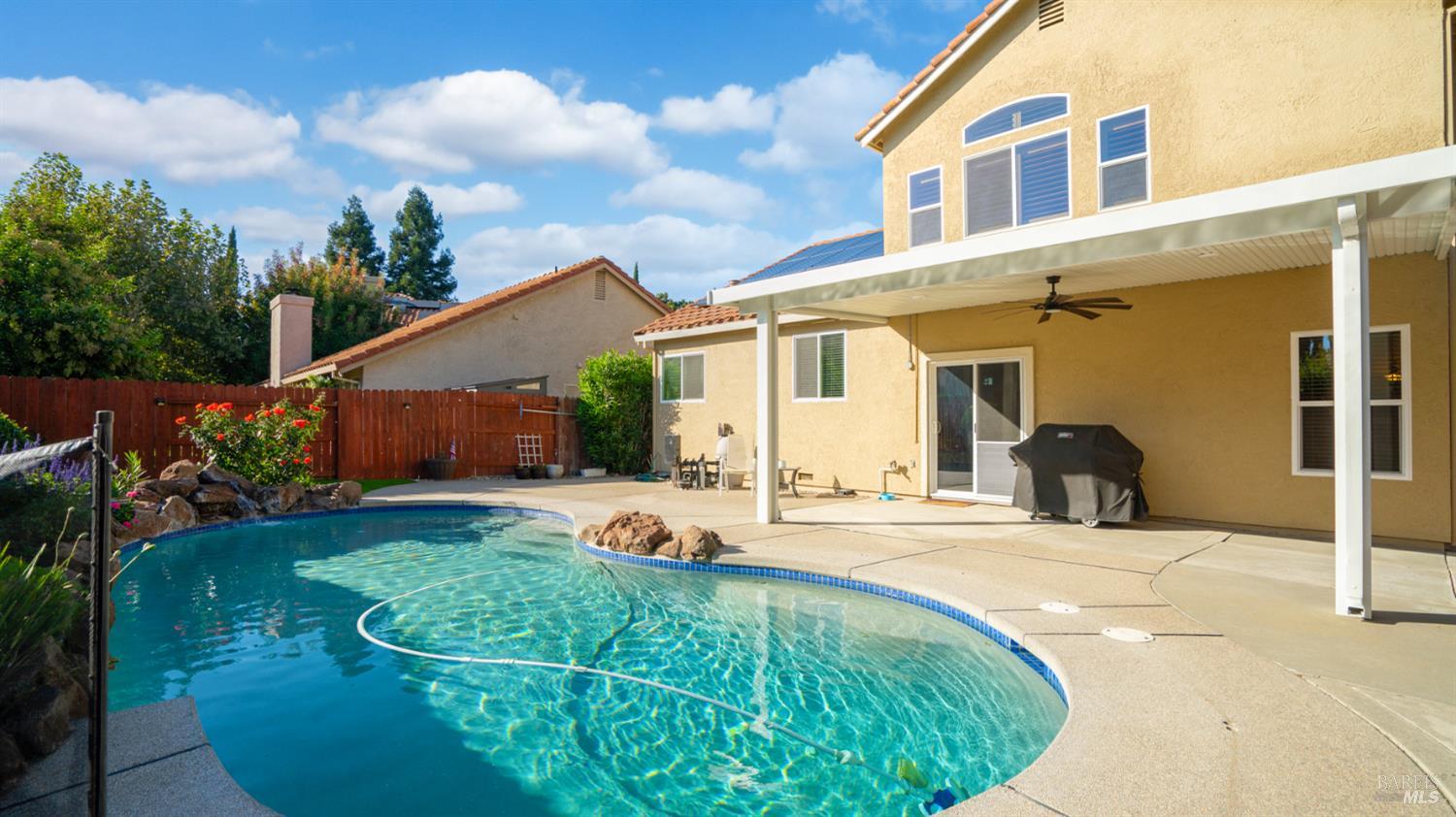 Detail Gallery Image 31 of 34 For 854 Owl Cir, Vacaville,  CA 95687 - 4 Beds | 3 Baths