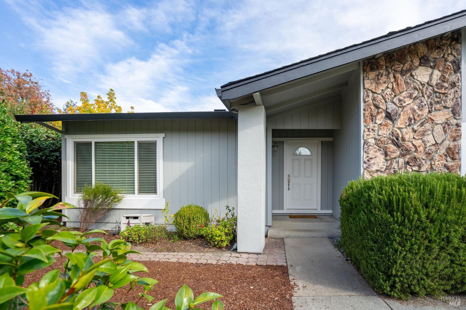 Detail Gallery Image 14 of 64 For 4248 Leafwood Cir, Santa Rosa,  CA 95405 - 3 Beds | 2 Baths