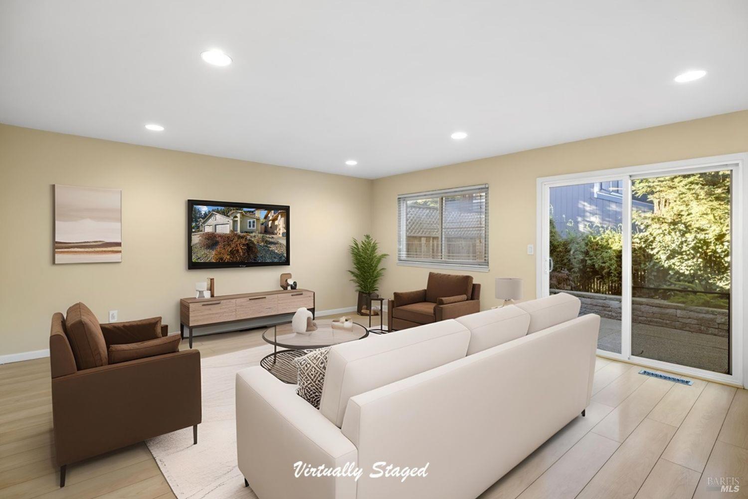 Detail Gallery Image 7 of 26 For 985 Hacienda Cir, Rohnert Park,  CA 94928 - 2 Beds | 1/1 Baths