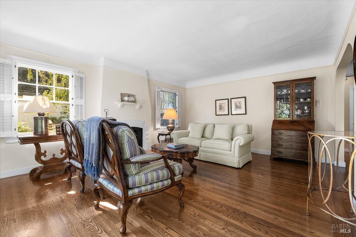 Detail Gallery Image 9 of 47 For 1805 Austin Way, Santa Rosa,  CA 95404 - 3 Beds | 2 Baths