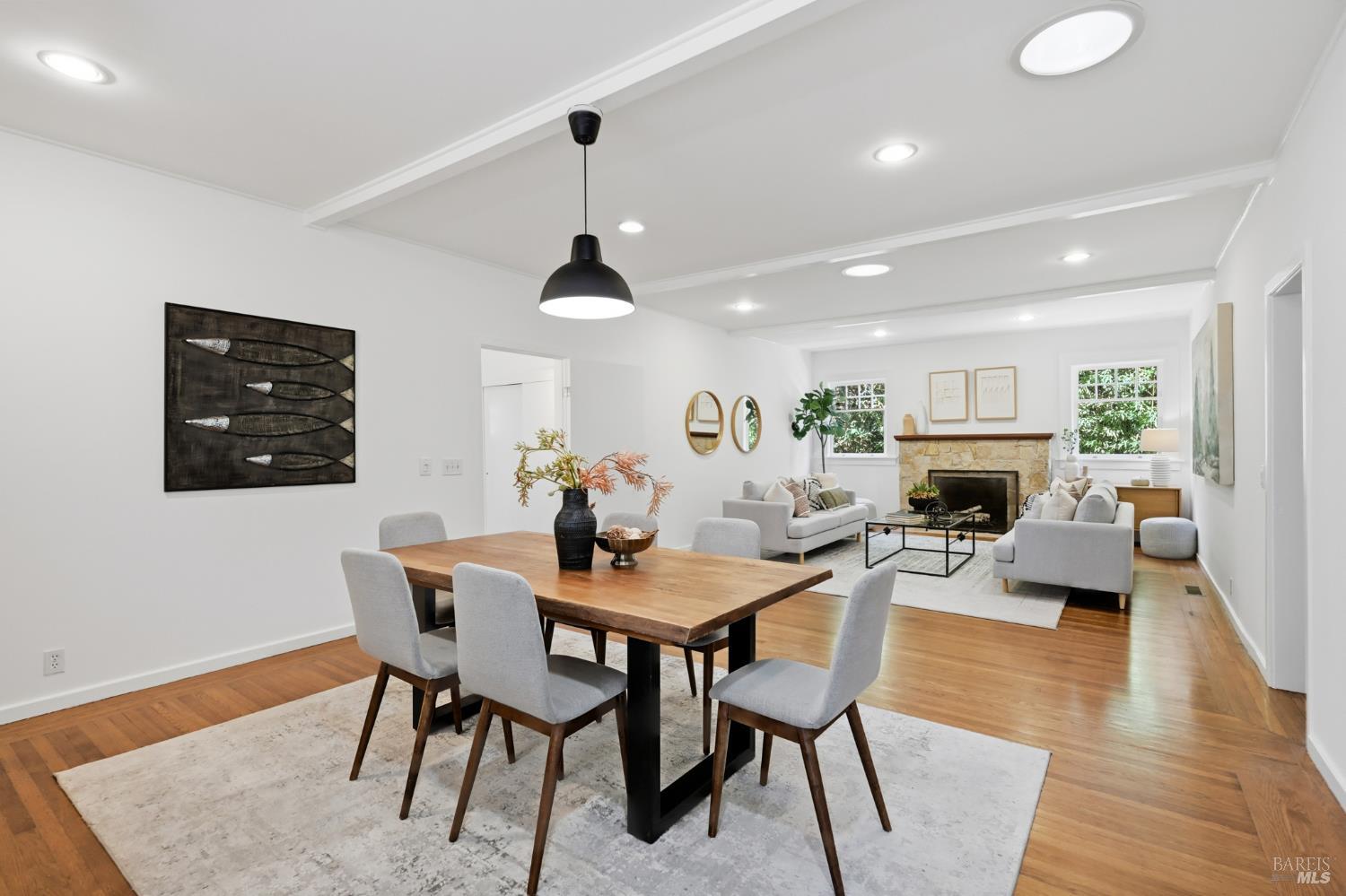 Detail Gallery Image 14 of 67 For 5 Hillside Ave, Kentfield,  CA 94904 - 5 Beds | 3 Baths