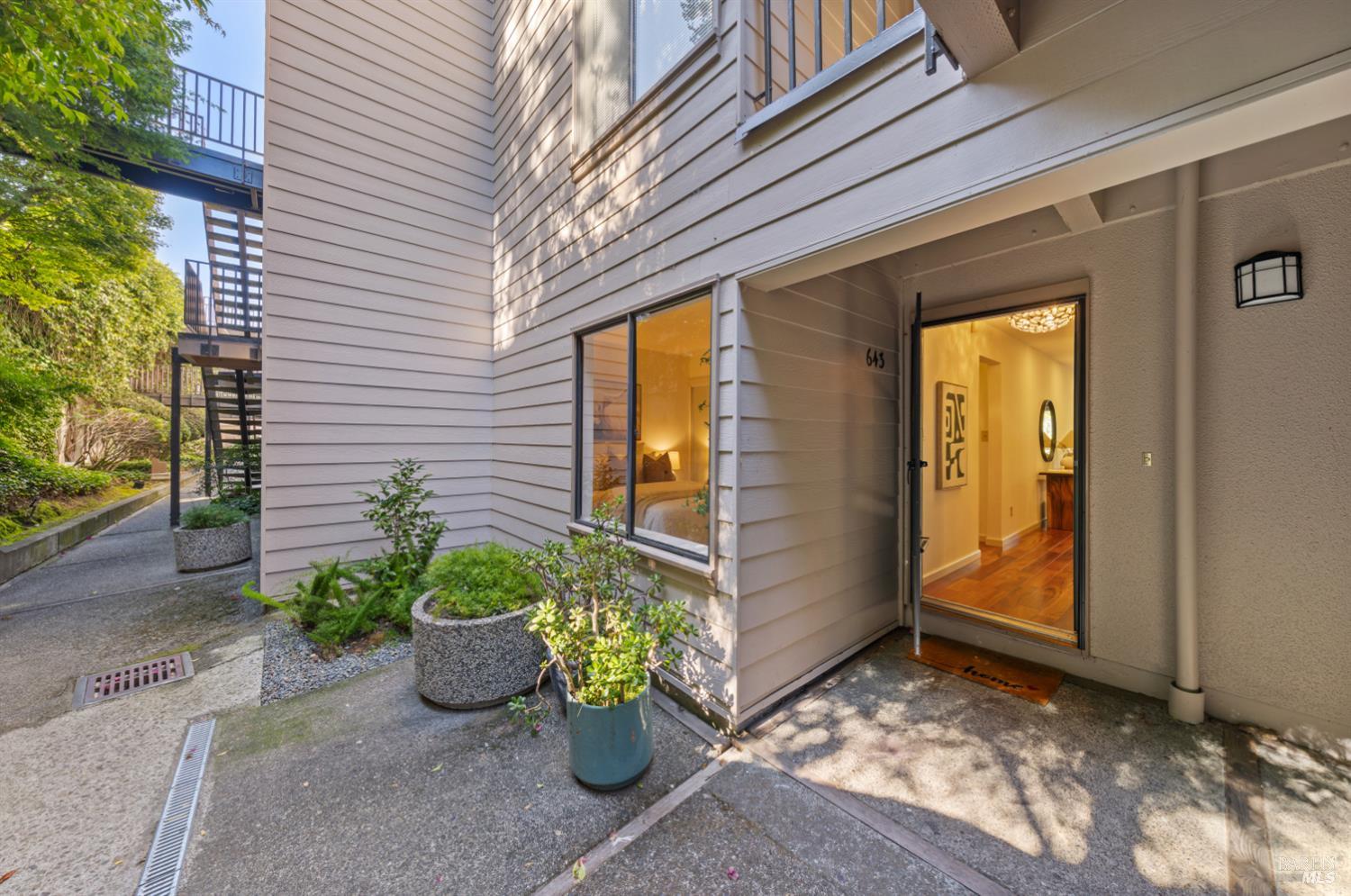 Detail Gallery Image 6 of 29 For 643 via Casitas Way, Greenbrae,  CA 94904 - 2 Beds | 2 Baths