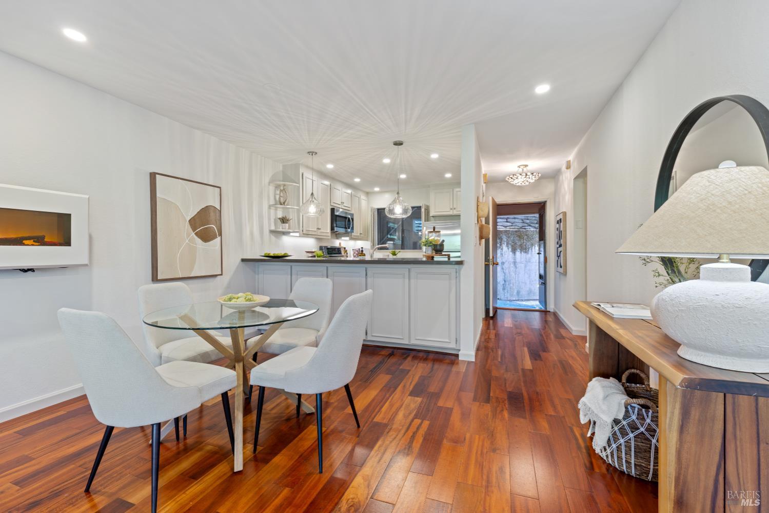 Detail Gallery Image 3 of 29 For 643 via Casitas Way, Greenbrae,  CA 94904 - 2 Beds | 2 Baths