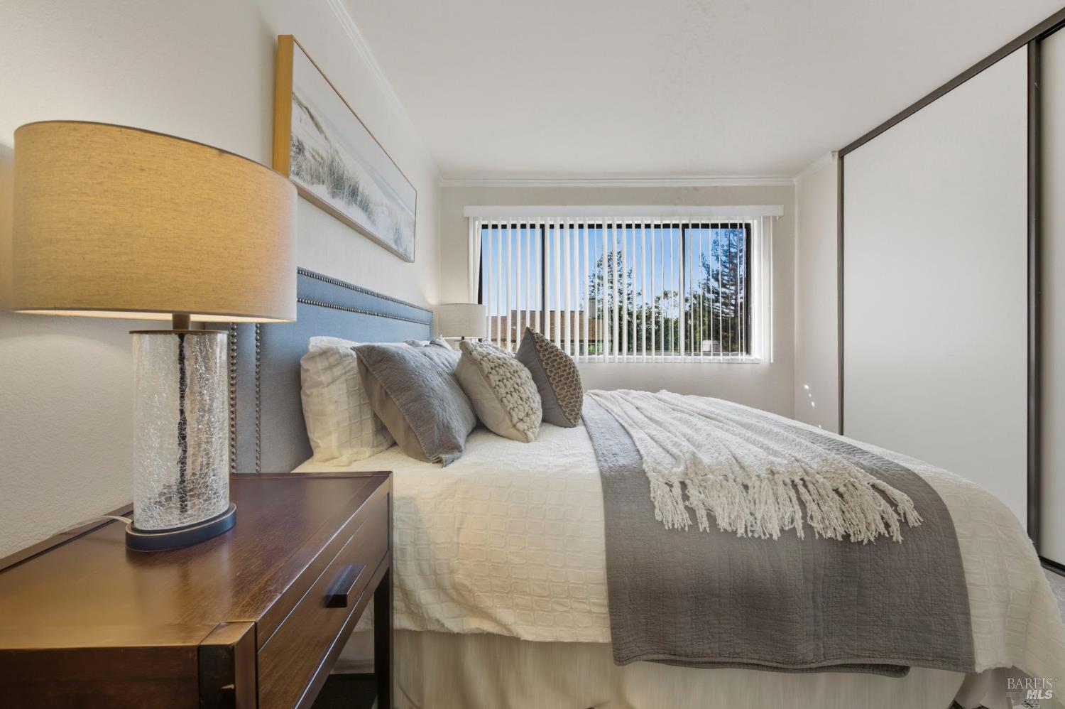 Detail Gallery Image 9 of 26 For 35 Village Cir, San Rafael,  CA 94903 - 1 Beds | 1 Baths