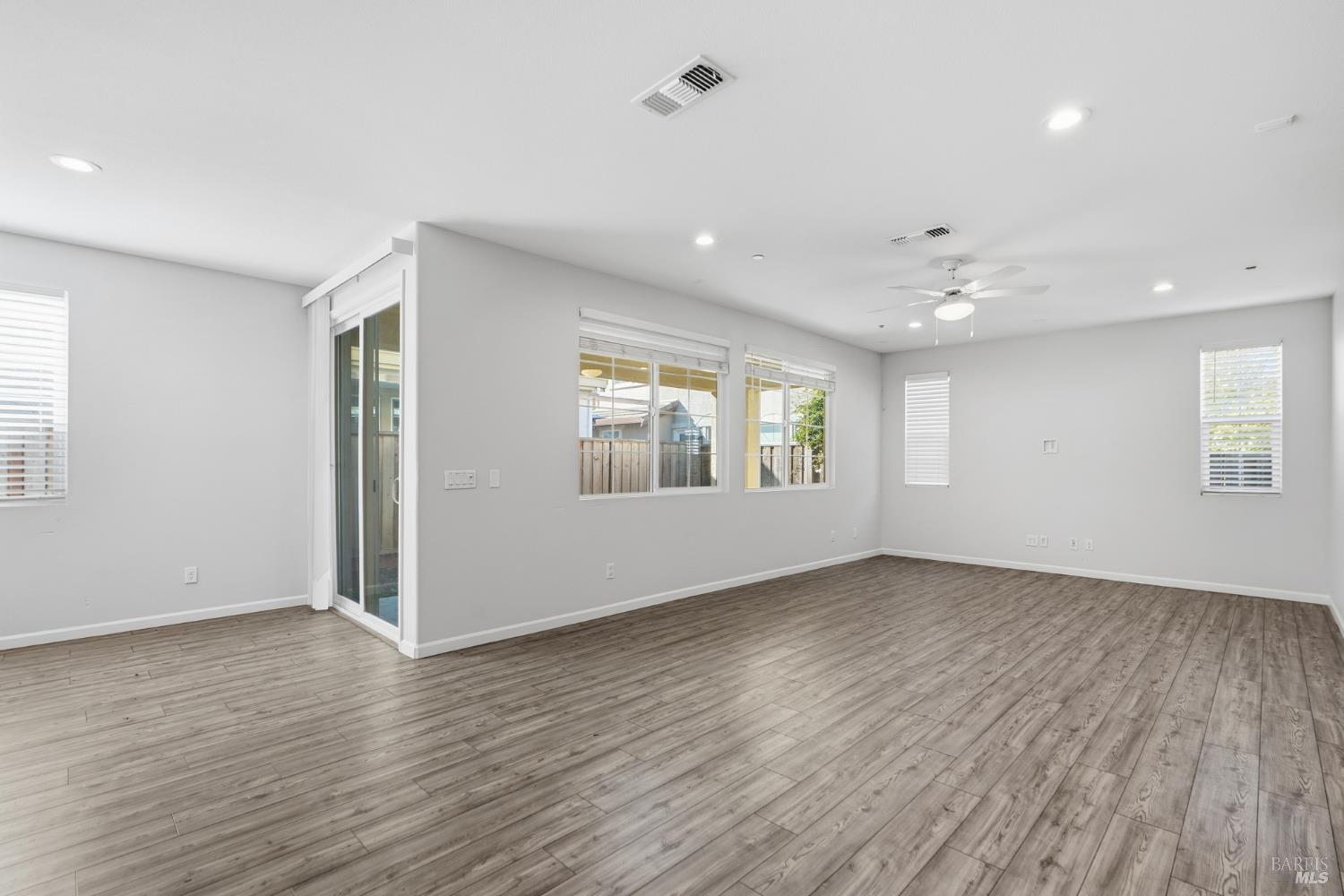 Detail Gallery Image 9 of 46 For 2008 Karen Pl, Rohnert Park,  CA 94928 - 5 Beds | 3 Baths