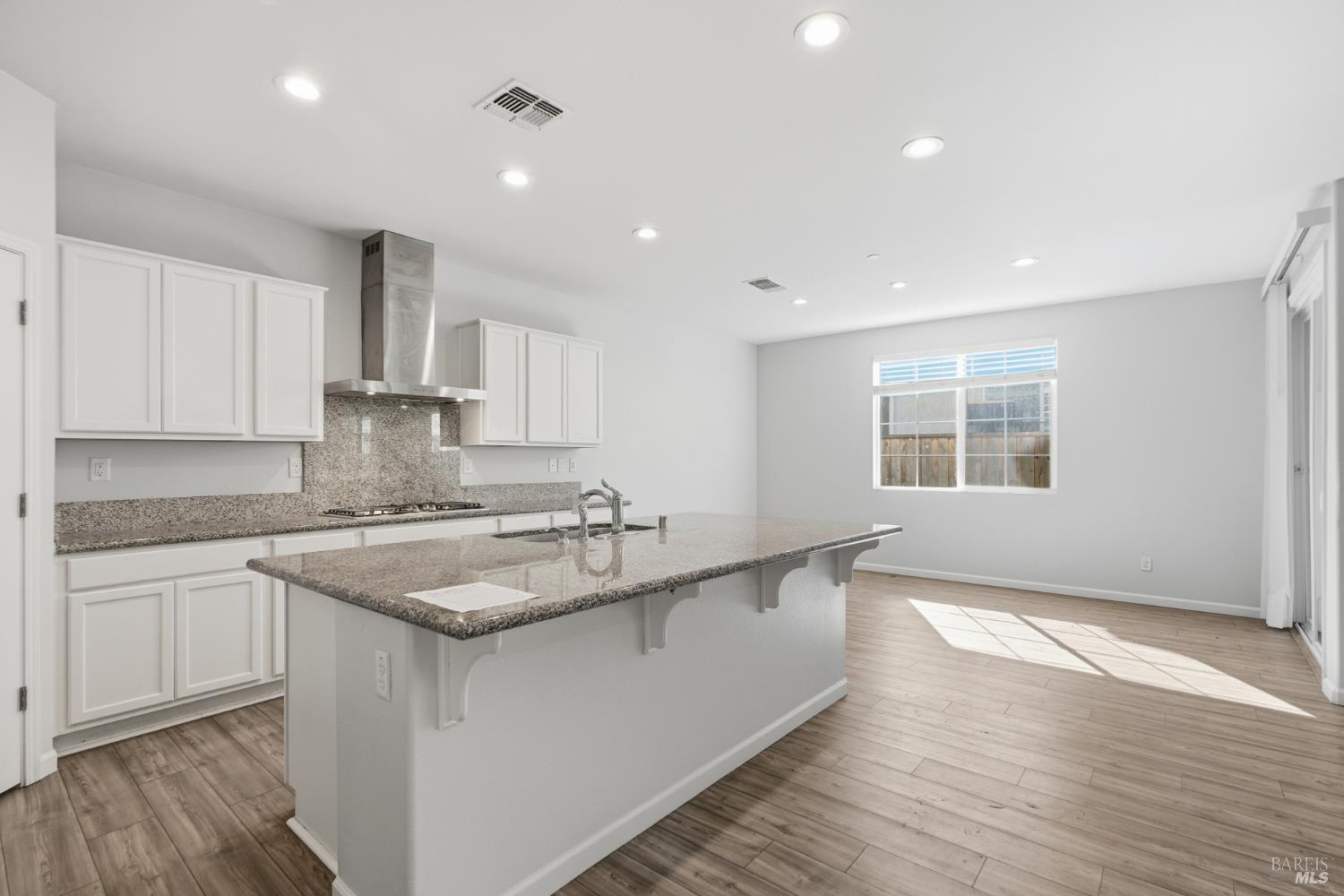 Detail Gallery Image 11 of 46 For 2008 Karen Pl, Rohnert Park,  CA 94928 - 5 Beds | 3 Baths