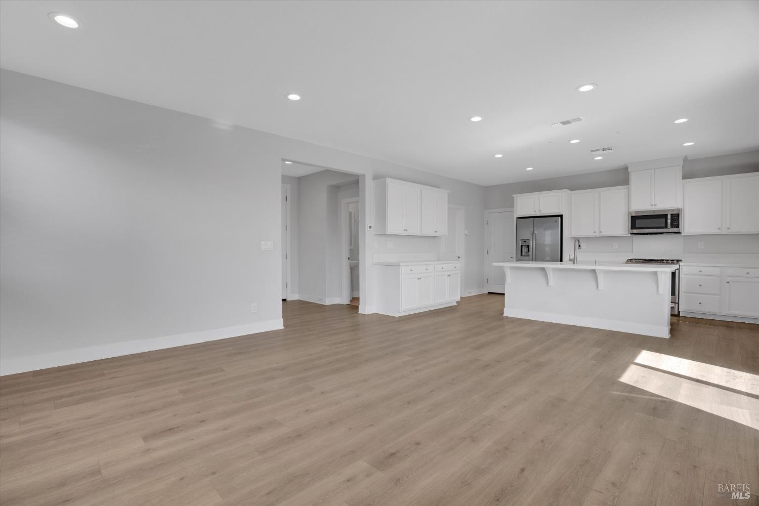 Detail Gallery Image 11 of 34 For 567 Datura Dr, Vacaville,  CA 95687 - 3 Beds | 2/1 Baths