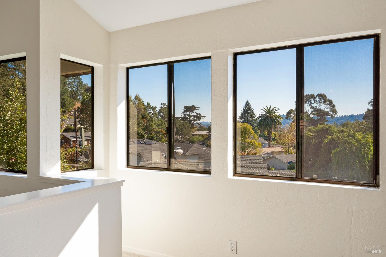 Detail Gallery Image 11 of 27 For 171 Glen Park Ave, San Rafael,  CA 94901 - 3 Beds | 2/1 Baths