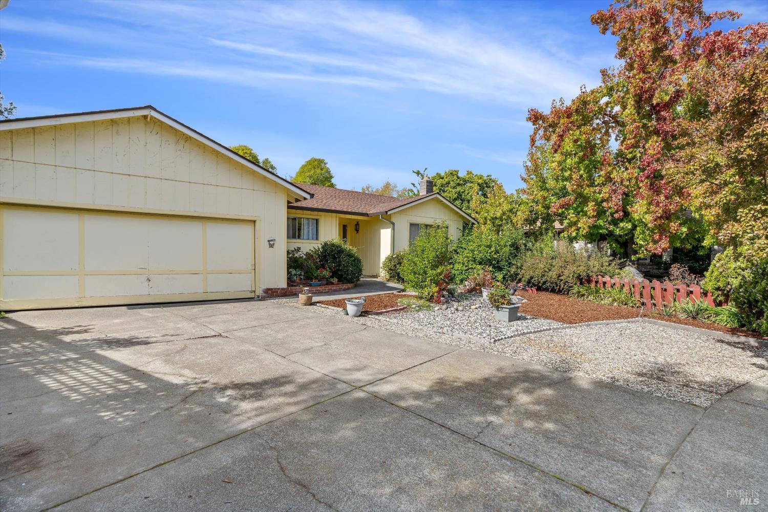 Detail Gallery Image 2 of 25 For 2320 Masterson Ct, Santa Rosa,  CA 95403 - 3 Beds | 2 Baths