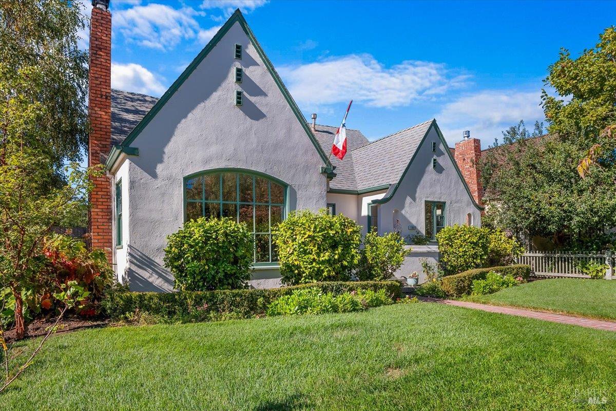 Detail Gallery Image 3 of 47 For 1805 Austin Way, Santa Rosa,  CA 95404 - 3 Beds | 2 Baths