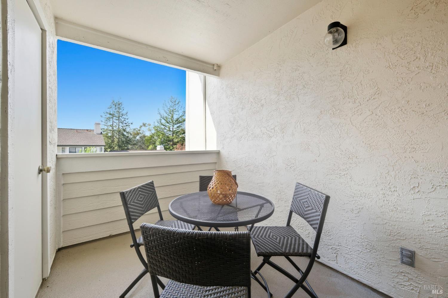 Detail Gallery Image 14 of 26 For 35 Village Cir, San Rafael,  CA 94903 - 1 Beds | 1 Baths