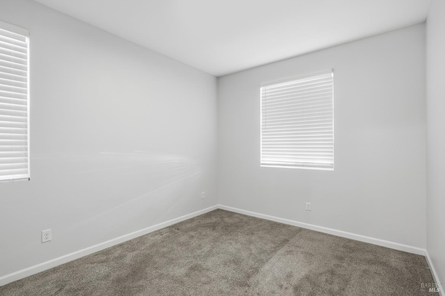 Detail Gallery Image 20 of 46 For 2008 Karen Pl, Rohnert Park,  CA 94928 - 5 Beds | 3 Baths