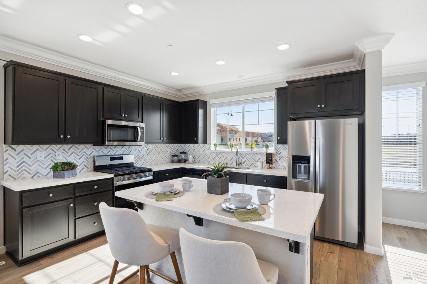 Detail Gallery Image 9 of 20 For 1468 Monument Ln, Fairfield,  CA 94533 - 4 Beds | 2/1 Baths