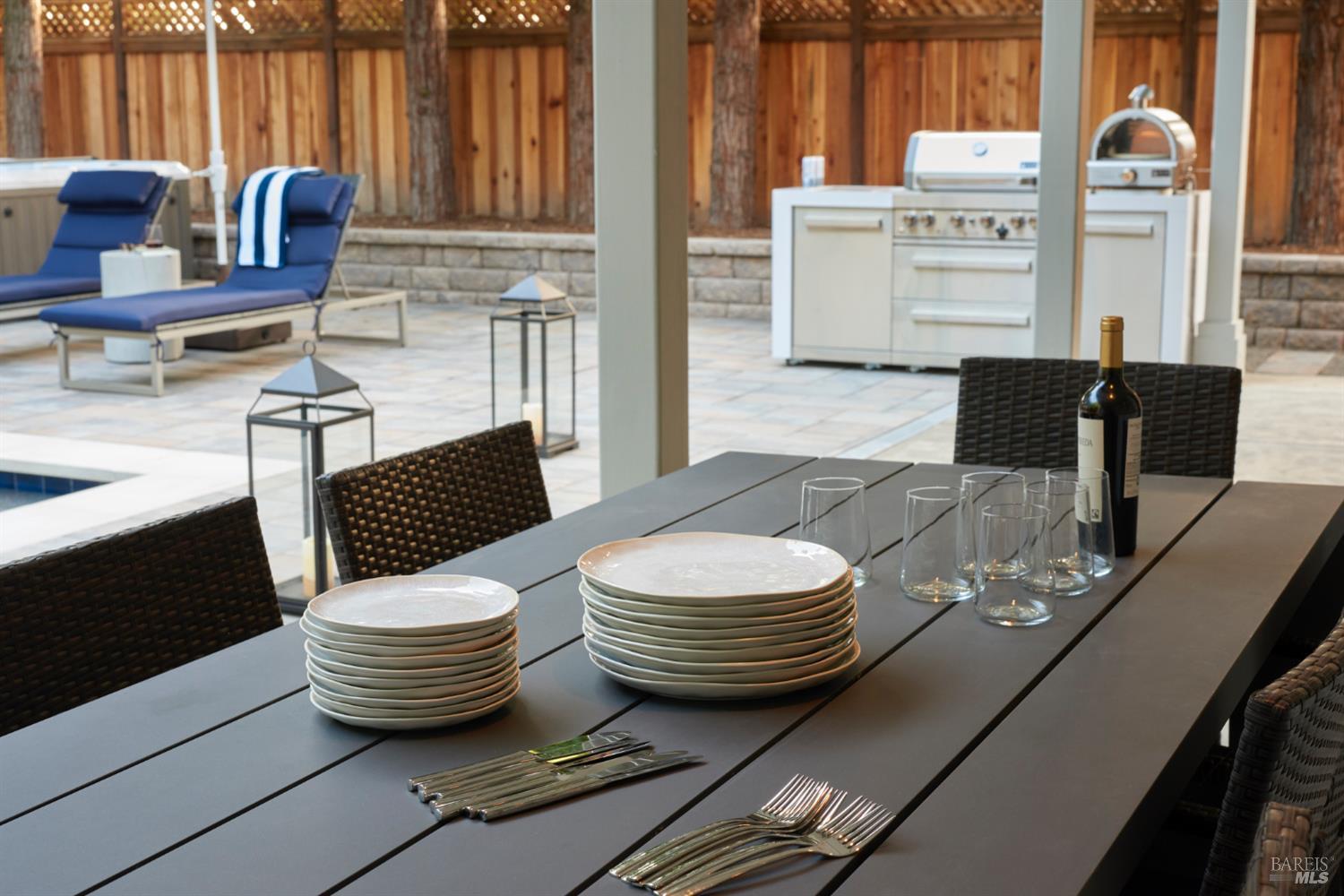 Detail Gallery Image 17 of 71 For 125 Savannah Way, Windsor,  CA 95492 - 5 Beds | 5 Baths