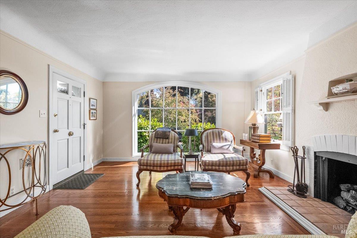 Detail Gallery Image 8 of 47 For 1805 Austin Way, Santa Rosa,  CA 95404 - 3 Beds | 2 Baths