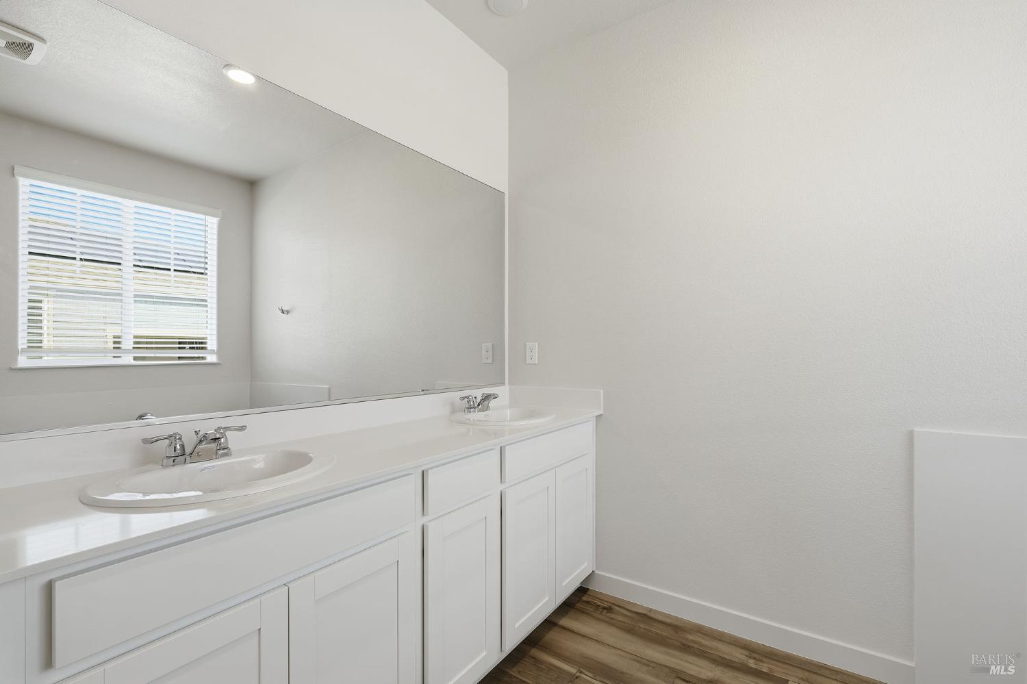 Detail Gallery Image 8 of 12 For 229 Octopus St, Suisun City,  CA 94585 - 3 Beds | 2/1 Baths