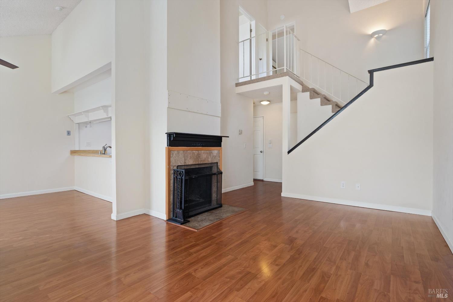 Detail Gallery Image 4 of 21 For 1022 Civic Center Dr, Rohnert Park,  CA 94928 - 2 Beds | 1/1 Baths