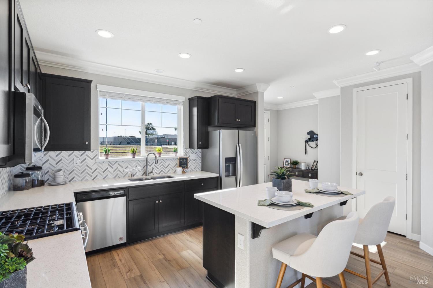 Detail Gallery Image 8 of 20 For 1468 Monument Ln, Fairfield,  CA 94533 - 4 Beds | 2/1 Baths