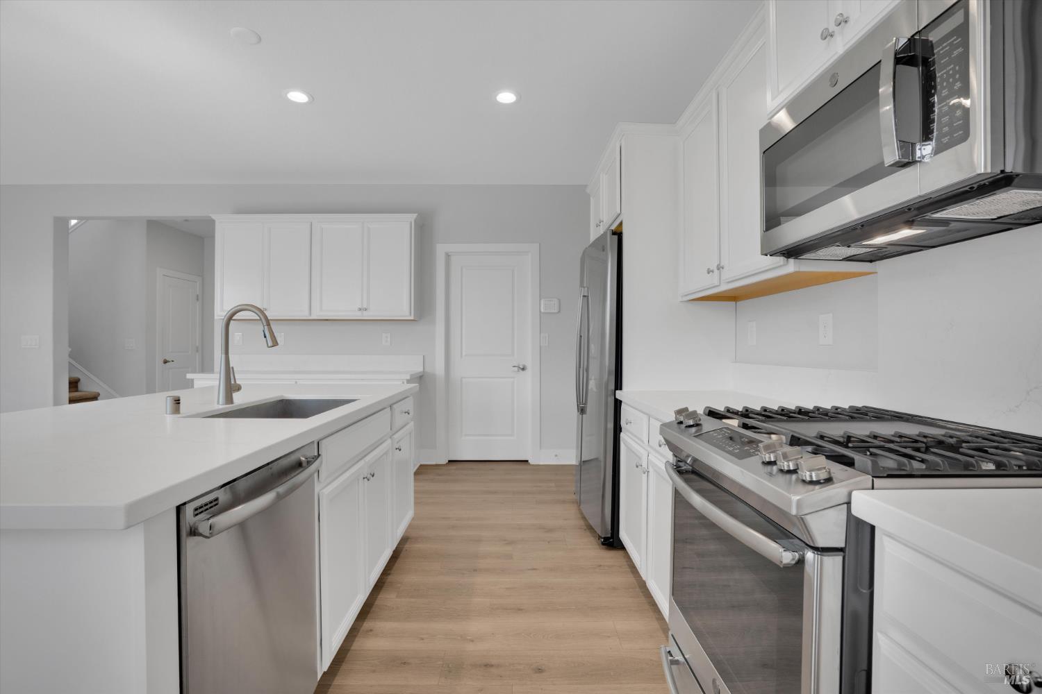 Detail Gallery Image 13 of 34 For 567 Datura Dr, Vacaville,  CA 95687 - 3 Beds | 2/1 Baths