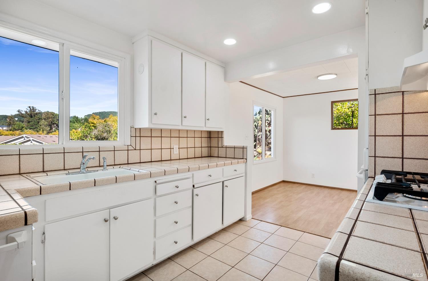 Detail Gallery Image 15 of 66 For 23 Valley View Ct, El Sobrante,  CA 94803 - 3 Beds | 2 Baths