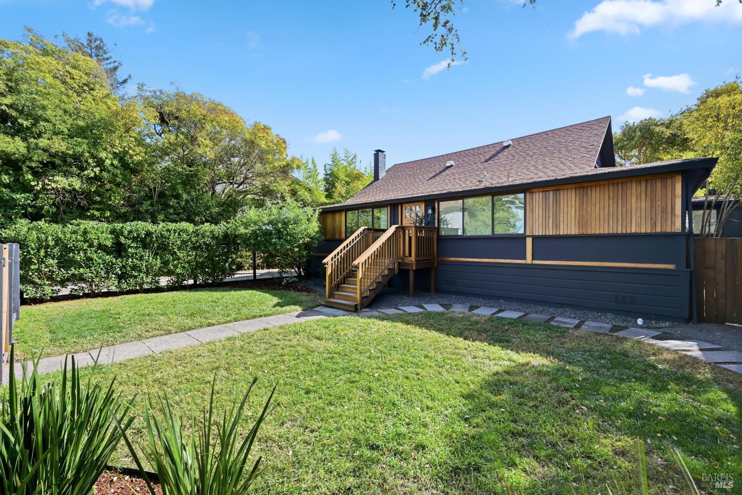 Detail Gallery Image 3 of 67 For 5 Hillside Ave, Kentfield,  CA 94904 - 5 Beds | 3 Baths